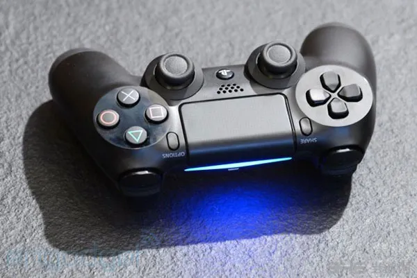 索尼工作室总裁表示PS4无线手柄将可调节亮度