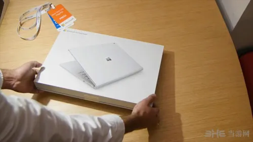 土豪新玩具 次顶配微软Surface Book首发开箱视频放出