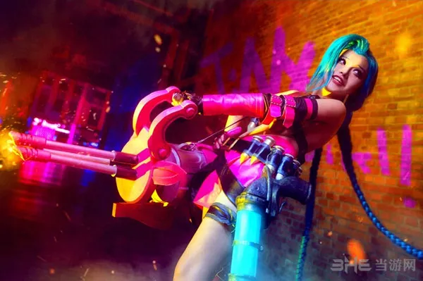 英雄联盟金克丝cosplay 平胸妹子惹人爱