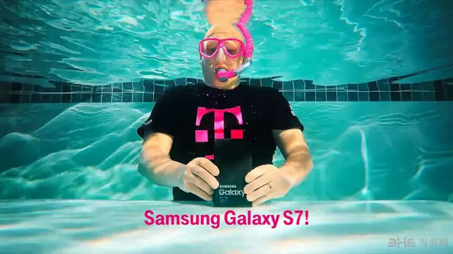 三星S7防水能力测试 Galaxy S7水下开箱视频公布