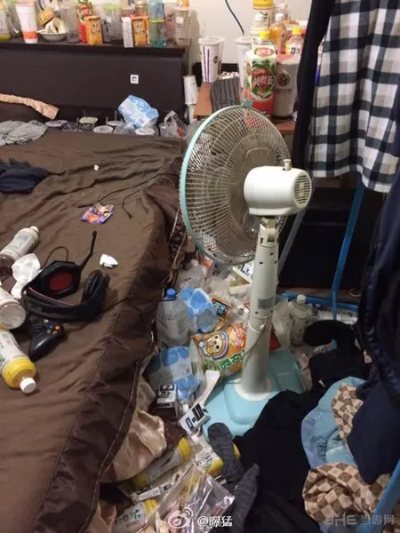 台湾某宅男房间曝光 垃圾成堆堪比珈百璃