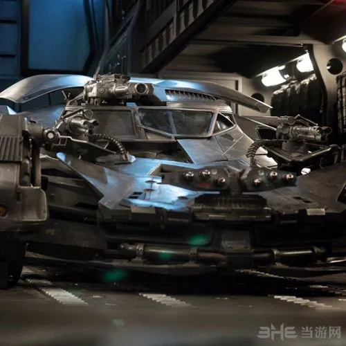 《正义联盟》蝙蝠车造型曝光  全身装载武器霸气侧漏